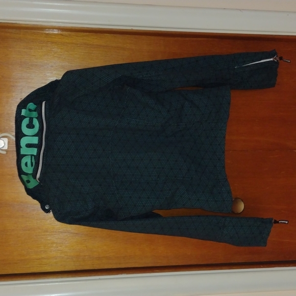 Bench Light Jacket - Picture 2 of 8